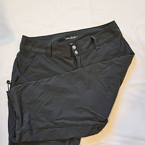 Columbia Black Cropped Bermuda Hiking Shorts 6 - Picture 2 of 9